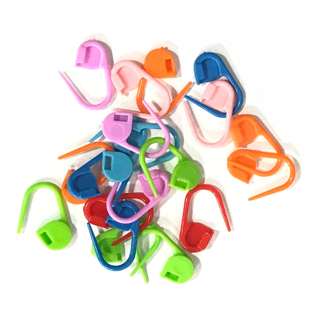 Locking Stitch Markers With Clip. 6 per Package. Use the Clip for