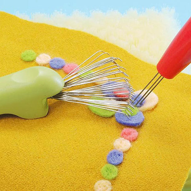 Clover Needle Felting Claw and Mat Cleaner